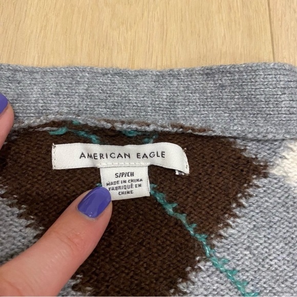 American Eagle | Grey Argyle Plaid Cardigan Sweater 🩶 - Picture 2 of 3